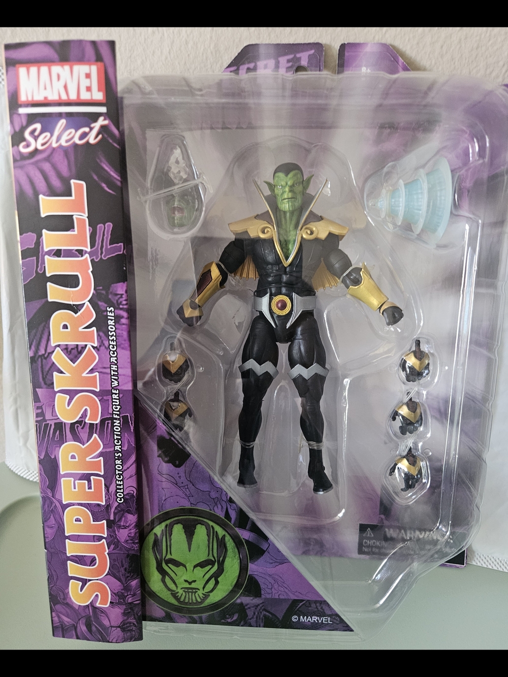 Diamond Select Toys Marvel Select Super Skrull action figure features a green-sk